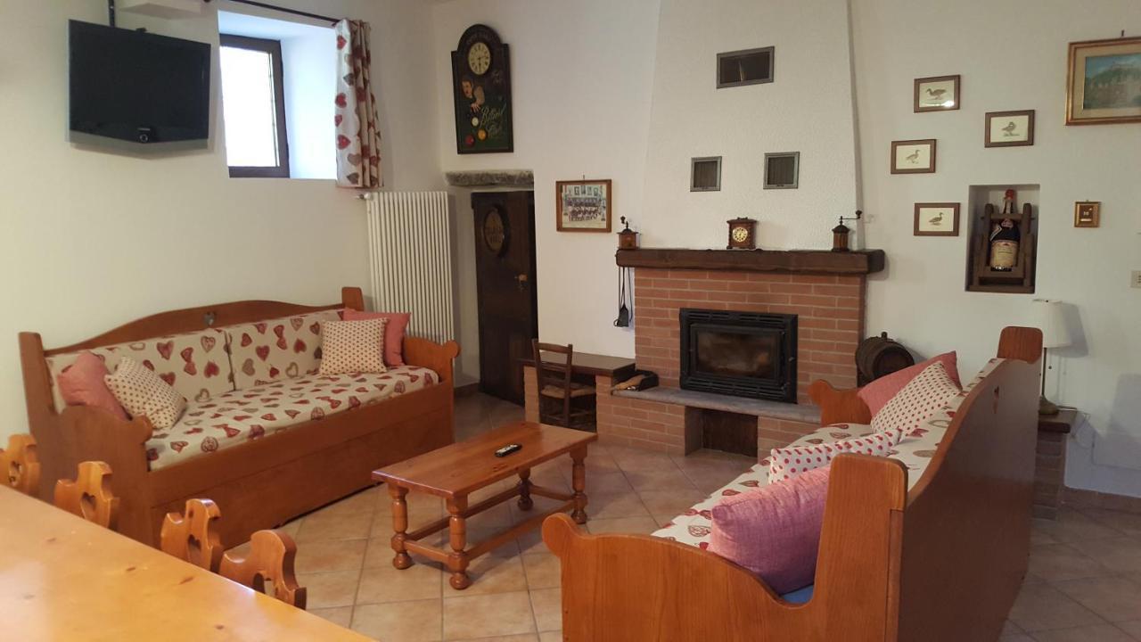 Bed and Breakfast La Taverna Di Tony Montalto Dora Exterior foto