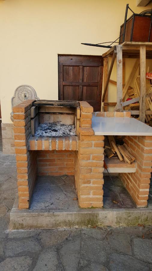 Bed and Breakfast La Taverna Di Tony Montalto Dora Exterior foto